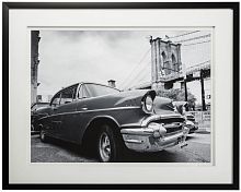 постер с паспарту в раме vintage car parked by city bridge в Чите